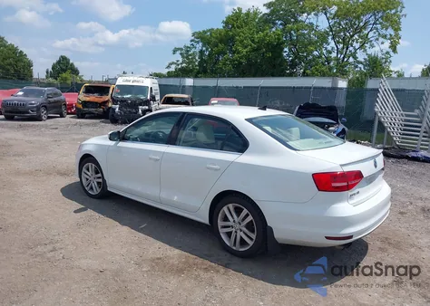 2015 Volkswagen Jetta 1.8T Sel z USA, uszkodzony, nr VIN 3VWL17AJ9FM400023